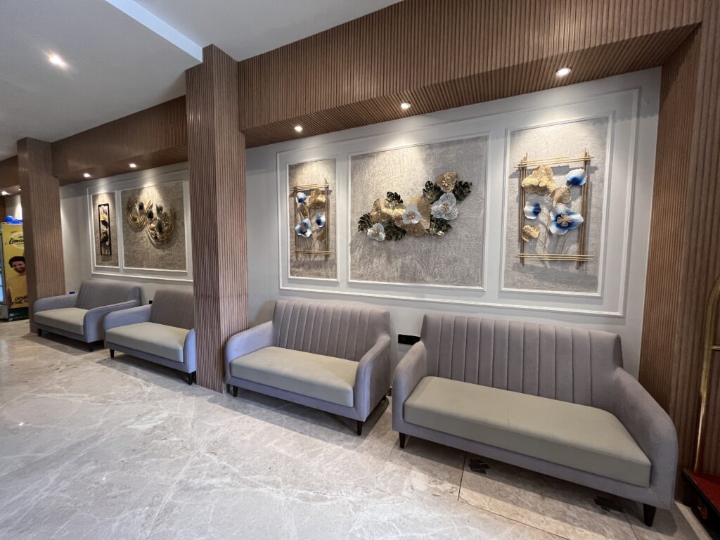 Hotel Esquire showcasing elegant interiors of 3 star hotels in BKC Mumbai